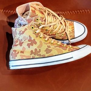 EUC!! Converse Chuck Taylor All Star Pink Camo